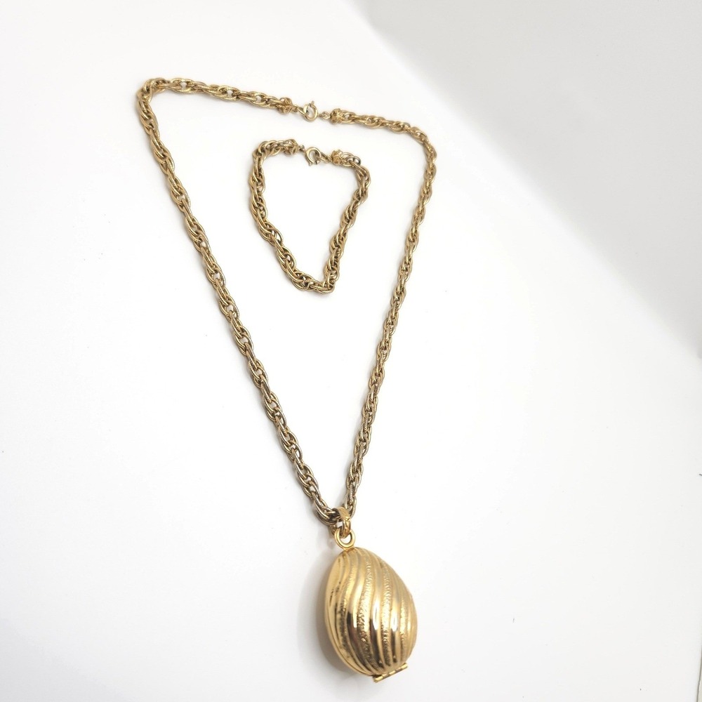 Vintage Avon Golden Charmer Locket Necklace Perfume Compact & Bracelet Set